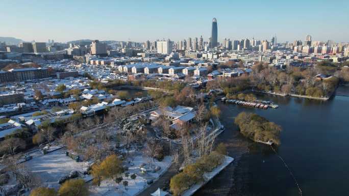 4K济南大明湖雪景眺望泉城广场CBD航拍