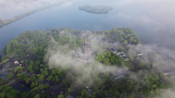 云雾西湖雷峰塔