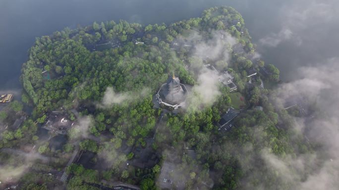 云雾西湖雷峰塔