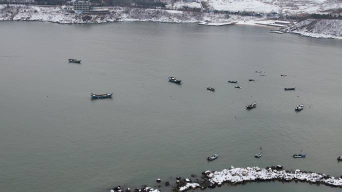 威海海边雪景游船拍摄