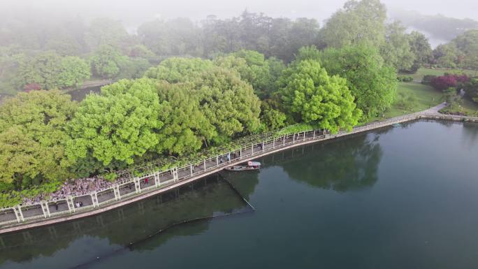 杭州云雾西湖滨湖长廊