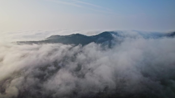 云雾西湖群山水墨