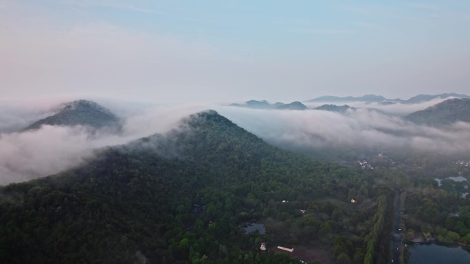 杭州西湖群山云雾水墨