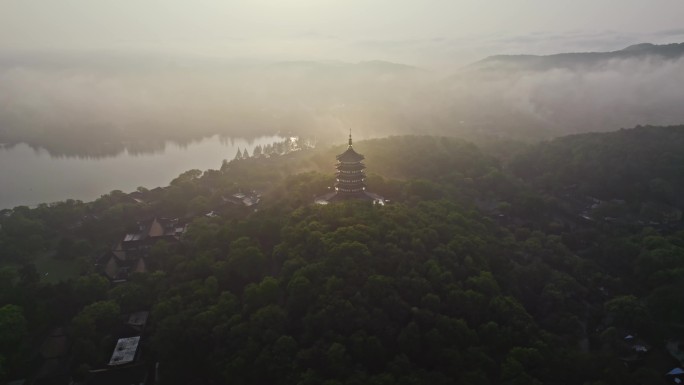 云雾水墨西湖雷峰塔日出