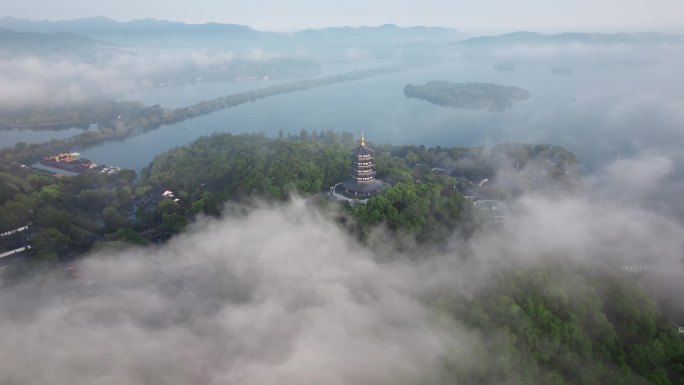 云雾西湖雷峰塔