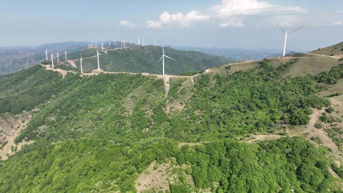 冠云山 航拍 沿山坡缓慢爬升至云层