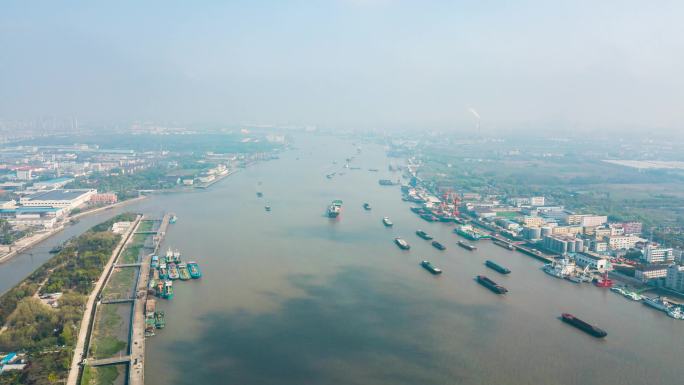 上海黄浦江入海口船只货轮延时摄影4K