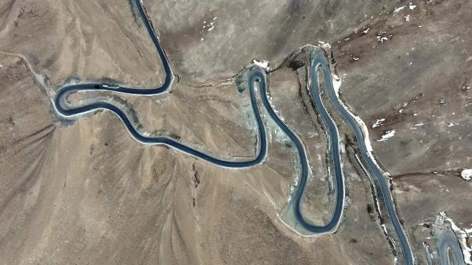 新疆盘龙古道十八弯公路航拍