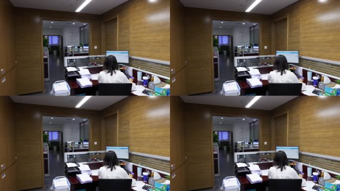 一个女孩坐在电脑旁工作