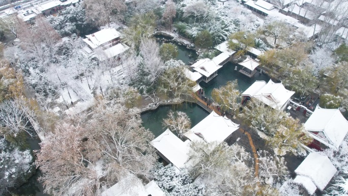 4K济南趵突泉冬天雪景航拍视频