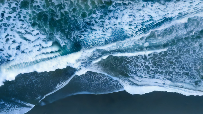 航拍俯拍海岸线海浪沙滩4K