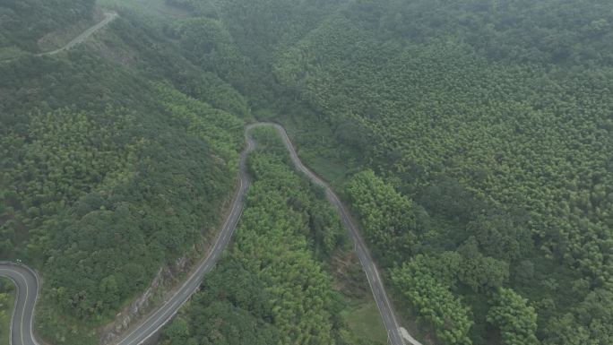 航拍云雾间的盘山公路