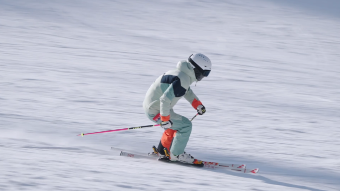 冬季滑雪场单板双板运动树林空镜