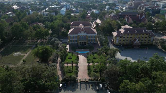 航拍东南亚柬埔寨马德望政府博物馆殖民建筑