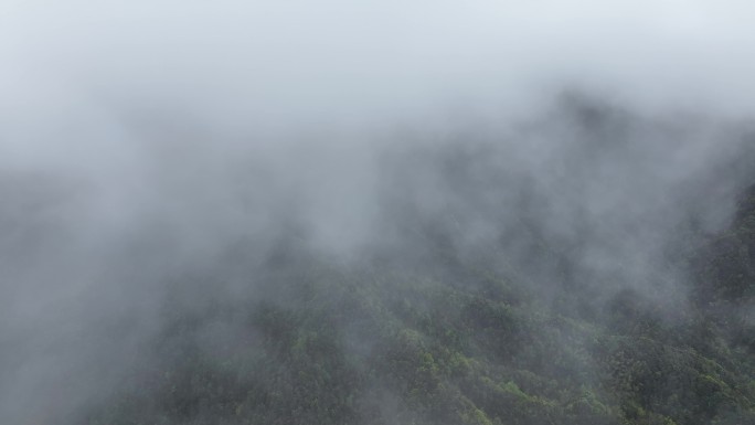 山间云雾航拍