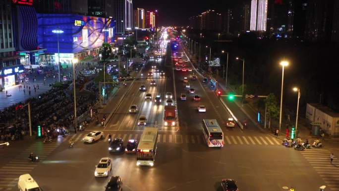 航拍 夜晚 万达广场 十字路口 车流