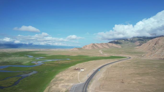 航拍新疆旅游独库公路沿途自然风景