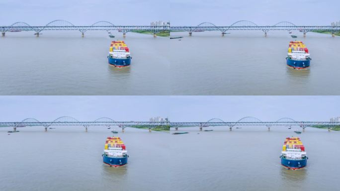 内河装箱运输船航行与九江长江大桥