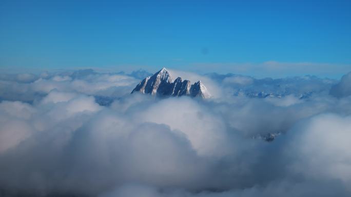 飞机上拍摄雅拉雪山
