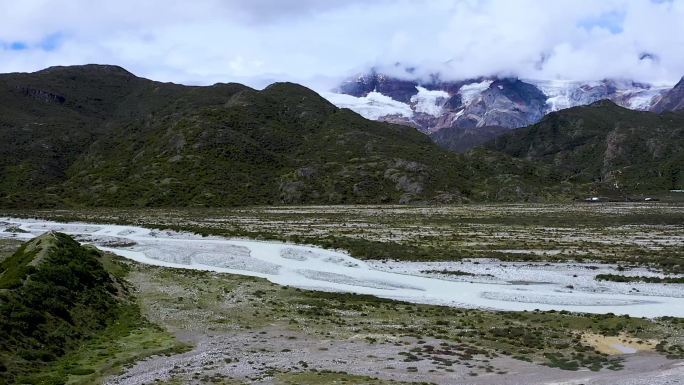 藏区 崇山峻岭 河流 航拍