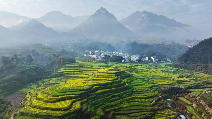 山间 大山 阳光 清晨 晨雾 梯田