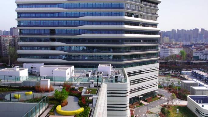 4k航拍陕西西安高新中医医院现代建筑