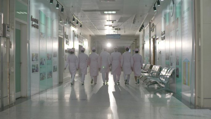 医院护士团队护士群体逆行前进前行背影笑脸