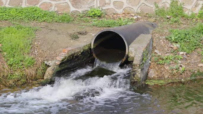 排水管里排出的污水