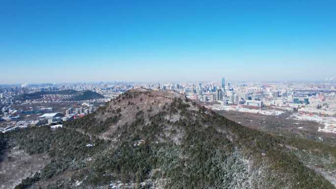 4K山东济南千佛山雪景眺望济南城区航拍