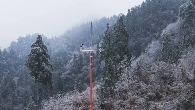 航拍冬天结冰气象站风速仪风向仪天气预报