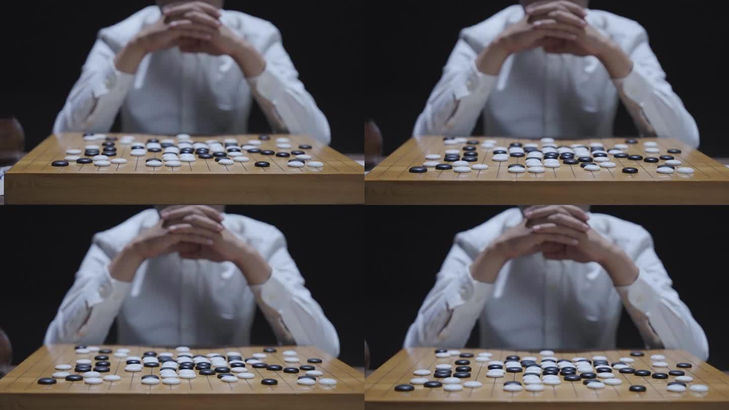 男人思考围棋对局对弈棋子棋盘
