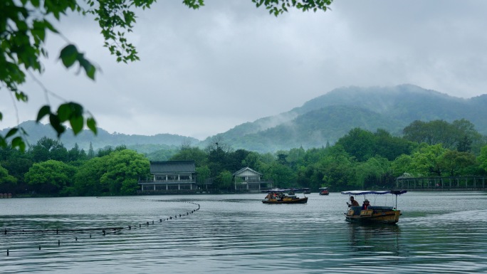 雨中意境西湖