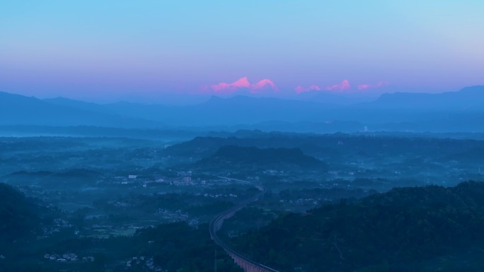 贡嘎雪山下的成雅铁路