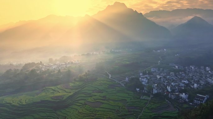 山间 大山 阳光 清晨 晨雾 梯田