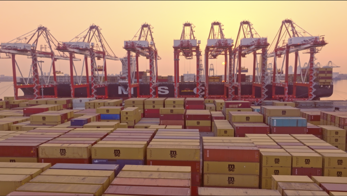 航拍4K天津港集装箱货运码头延时