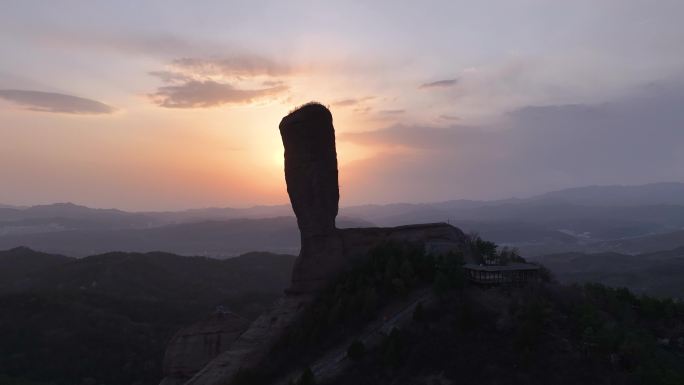 承德普乐寺磬锤峰日出素材