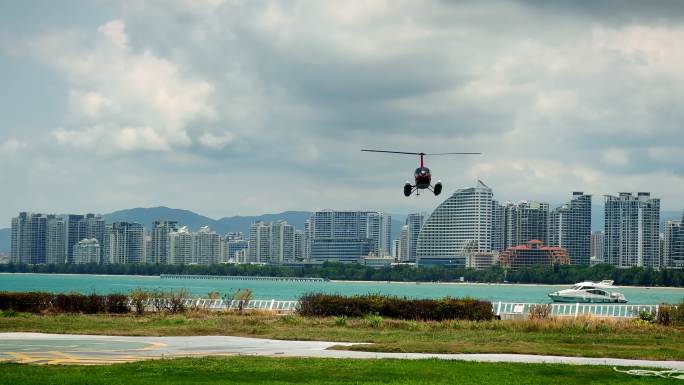 海南三亚湾观光直升机降落