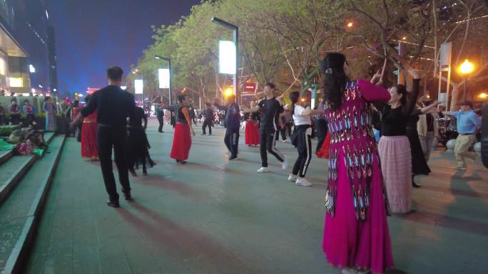 西安夜景广场舞幸福生活新疆舞退休生活休闲