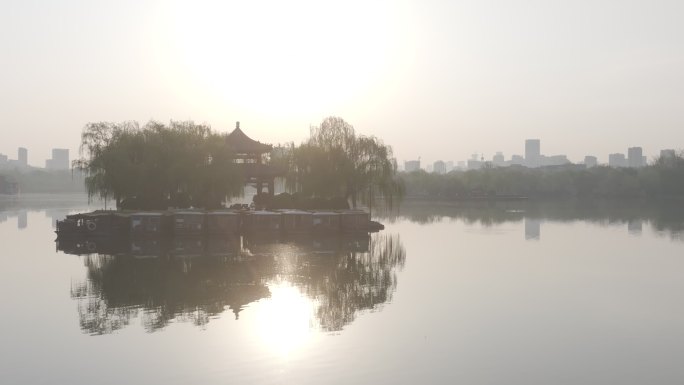 济南大明湖日出