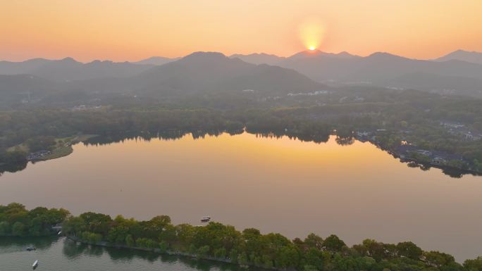唯美夕阳西下杭州西湖苏堤航拍美景大自然风