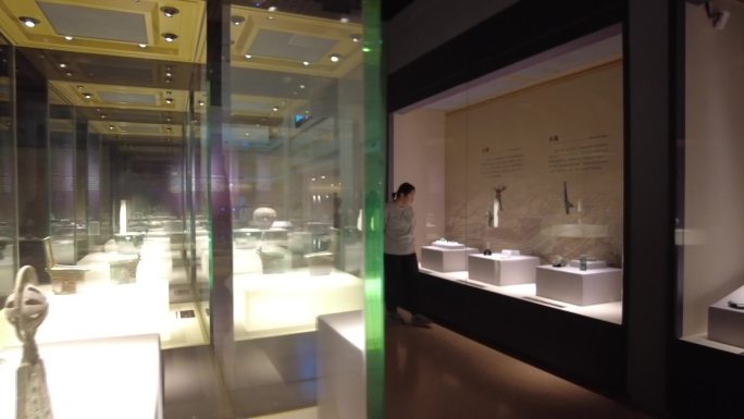 宁夏博物馆历史文物青铜器文博观众参观