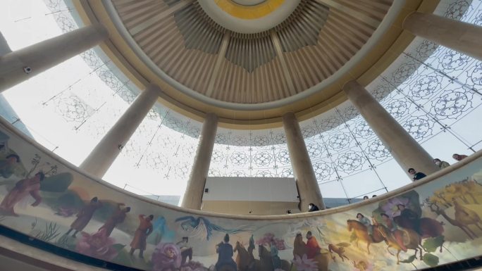 博物馆巨型圆型吊顶下摇瓷砖壁画唐文化