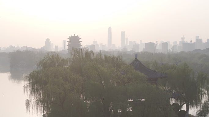 济南大明湖日出