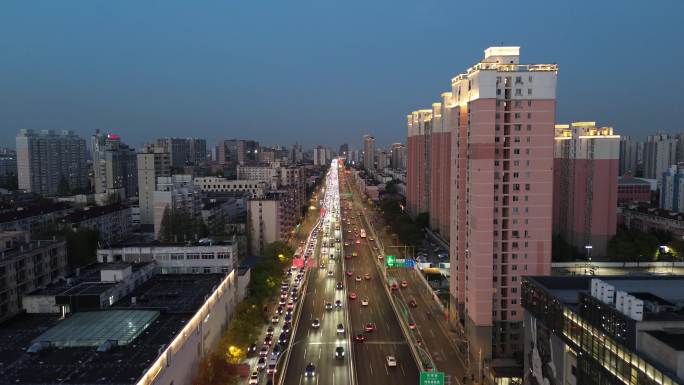 城市道路车流航拍直线运镜