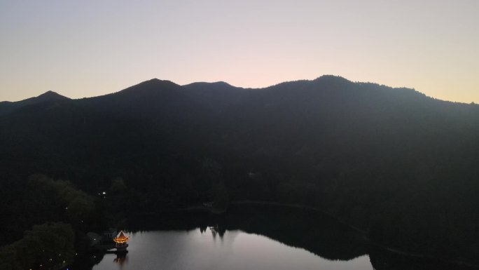 江西九江庐山如琴湖清晨风光云海唯美