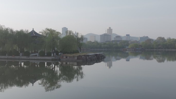 济南大明湖日出