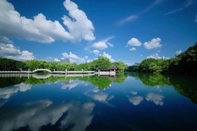 桂林两江四湖湖水湖面倒影天空之镜延时