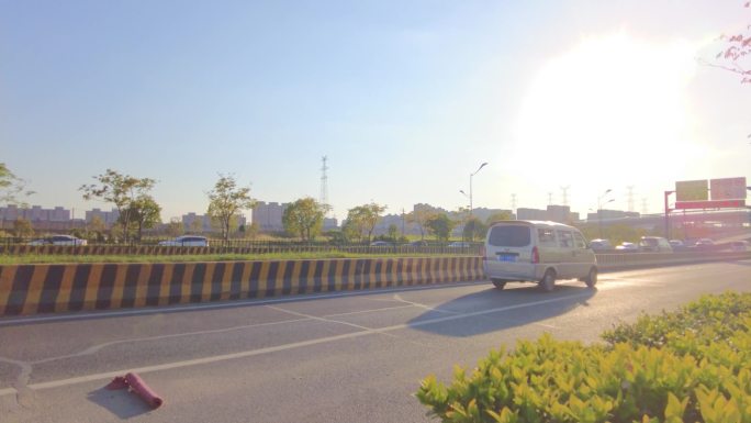 城市夕阳西下马路汽车车辆车流延时风景视频