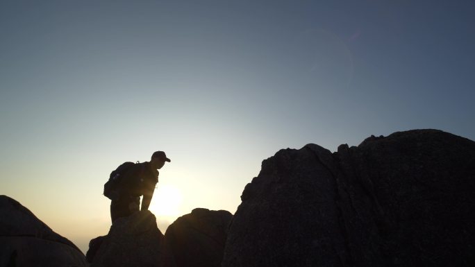 登山攀登励志人物剪影挑战自我开拓进取