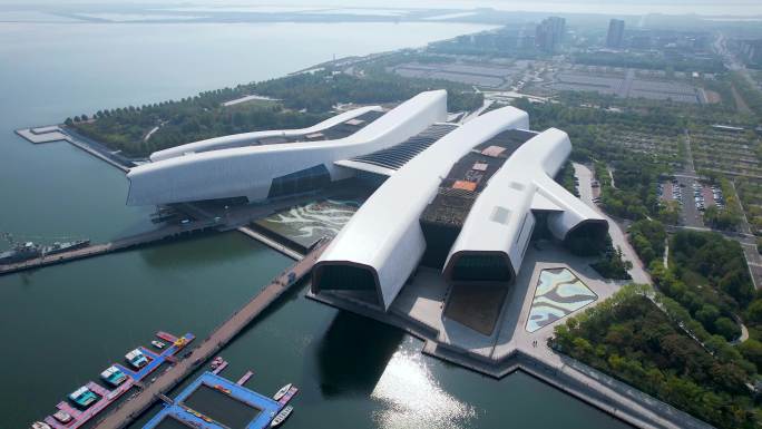 天津滨海新区国家海洋博物馆秋季建筑风光
